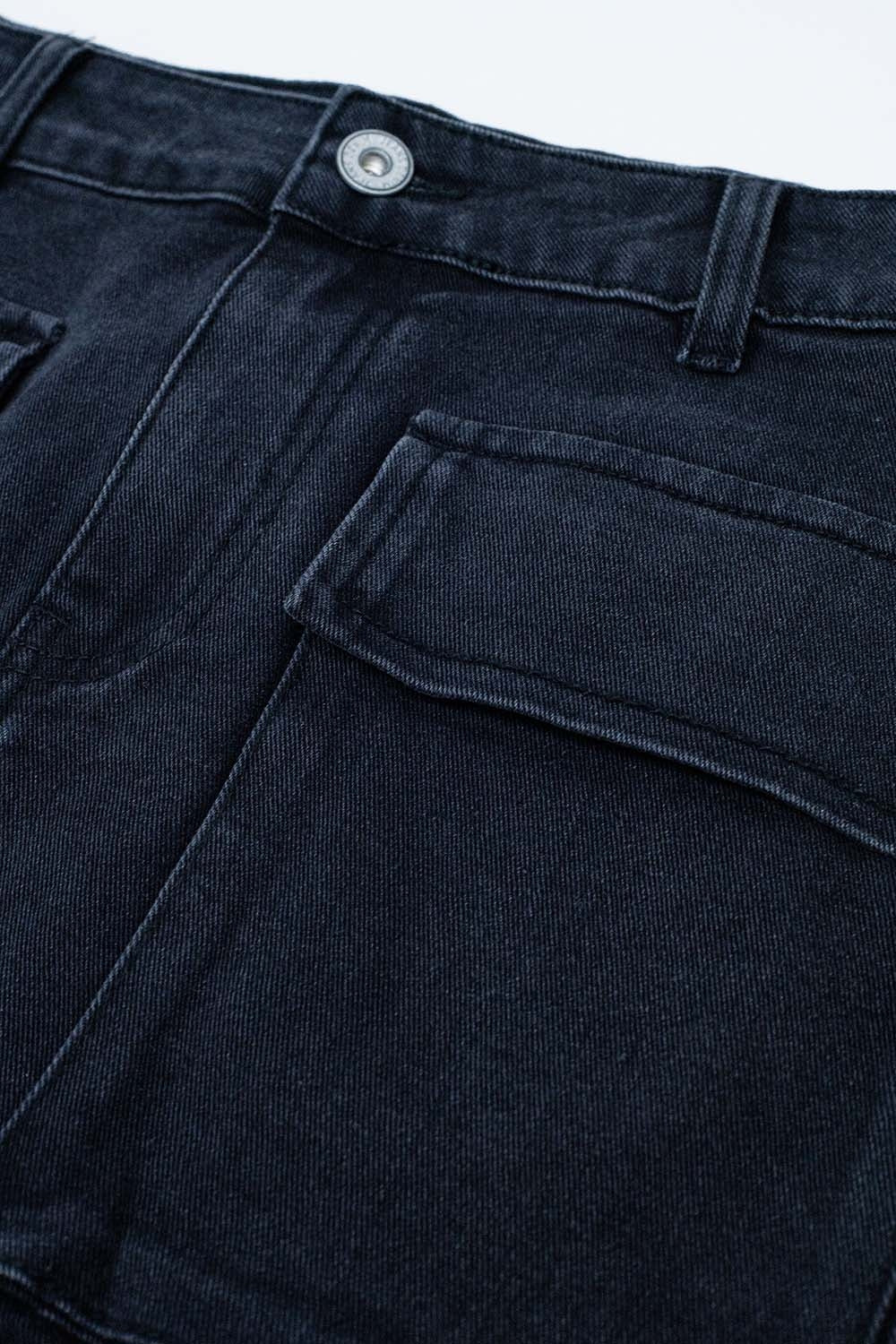 Mini-jupe en denim noir avec poches cargo