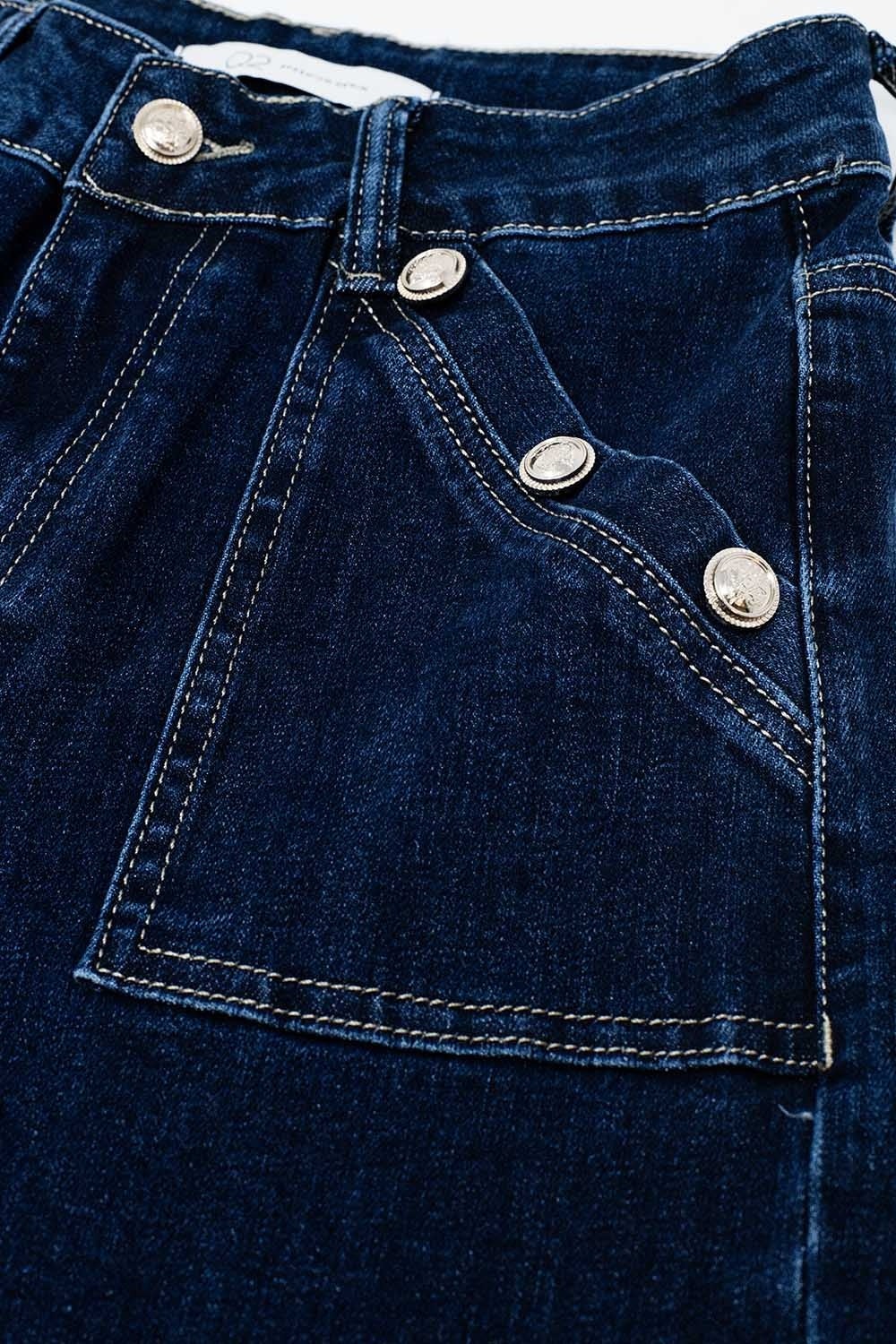 Jean à jambe large avec 3 boutons