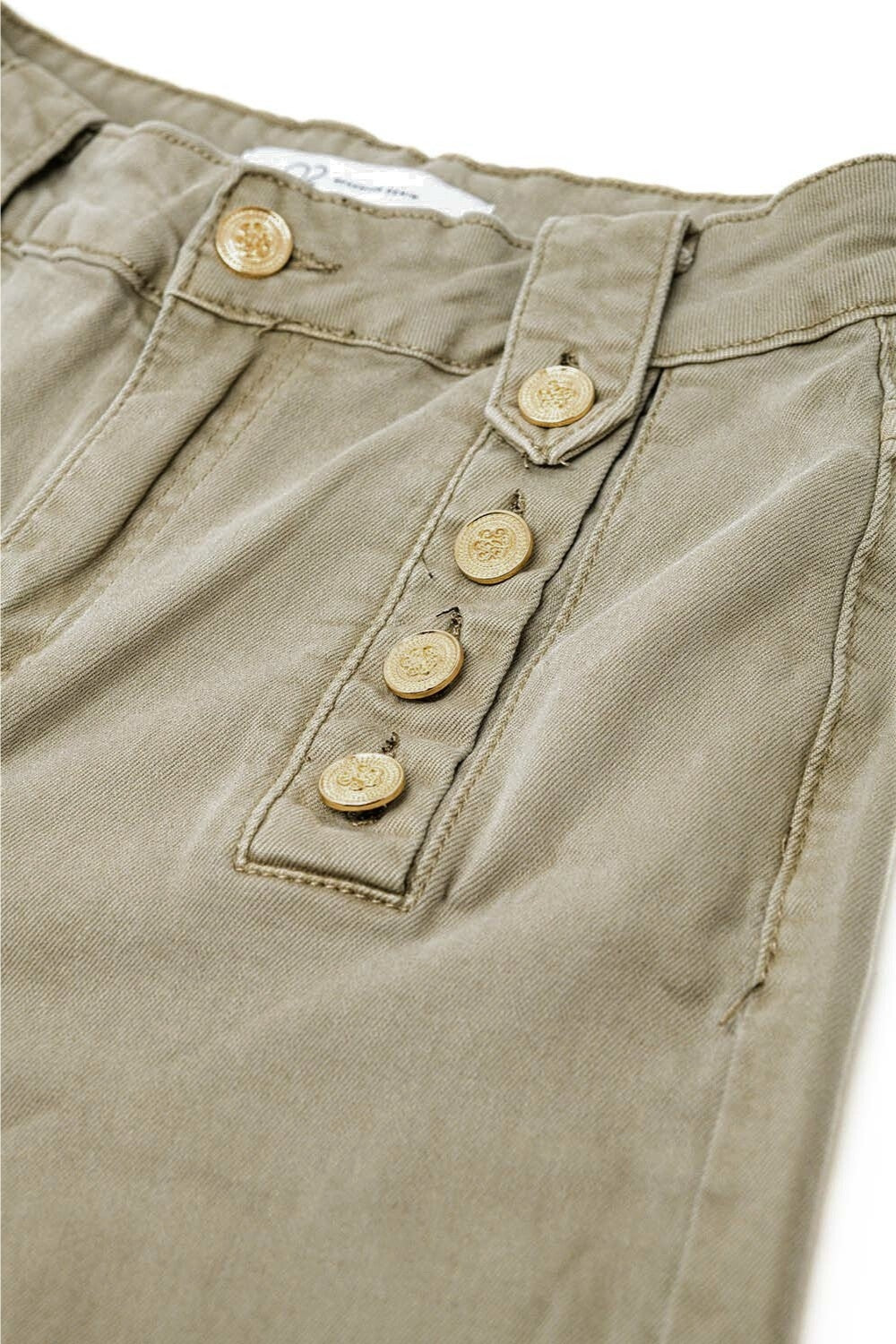 Jean droit avec boutons dorés sur le côté en beige