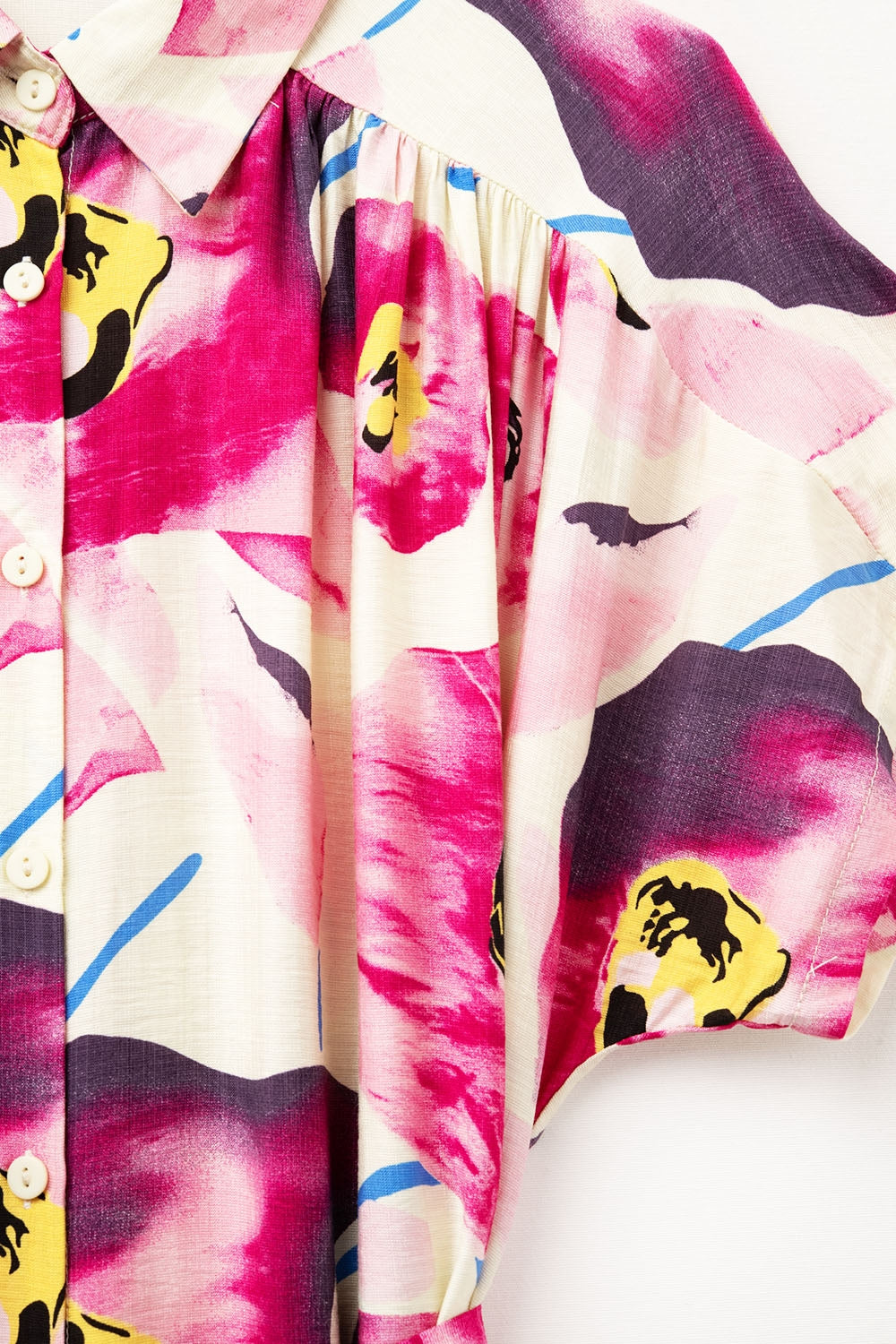 Robe chemise boutonnée à imprimé floral fuchsia