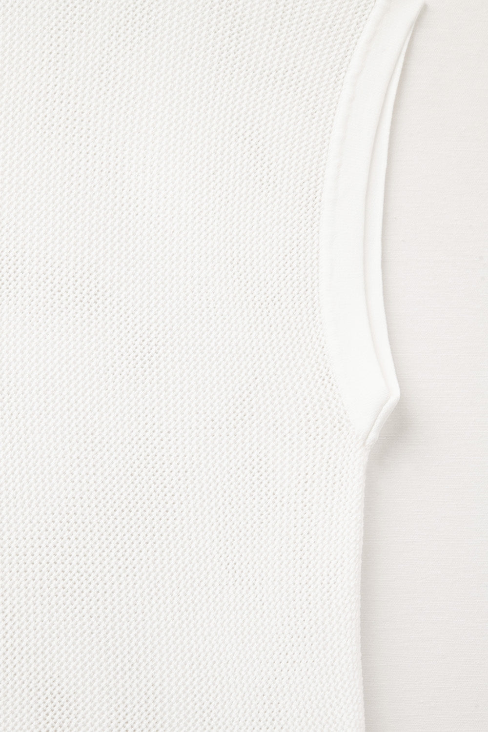 pull en maille quadrillée de couleur blanche