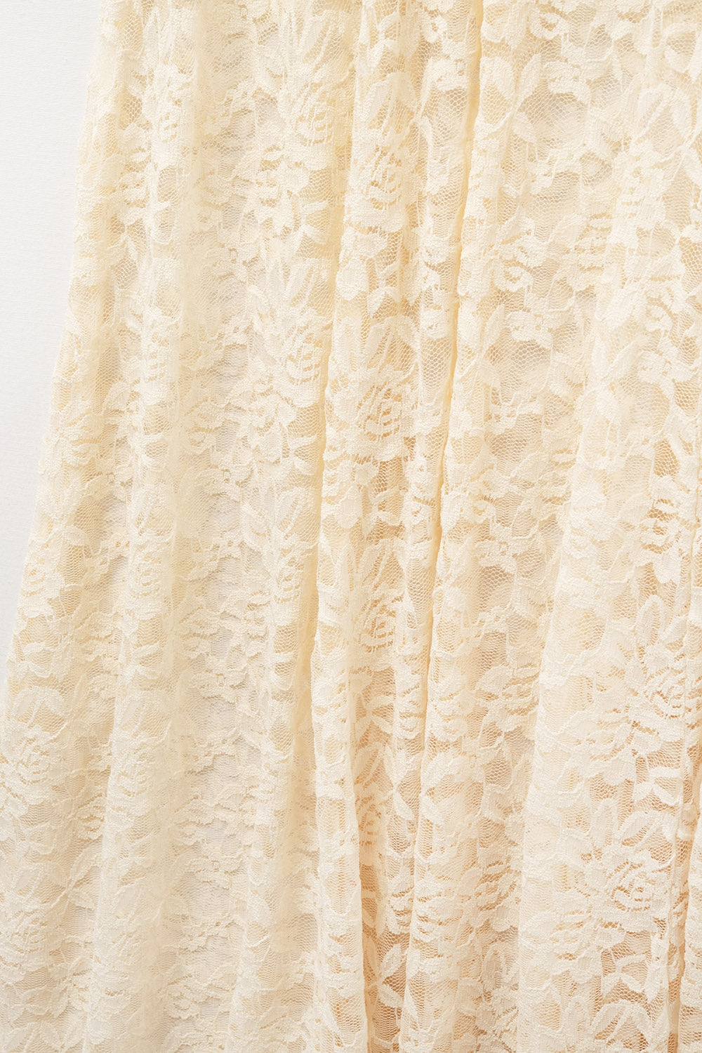 Jupe maxi en dentelle beige avec motif floral