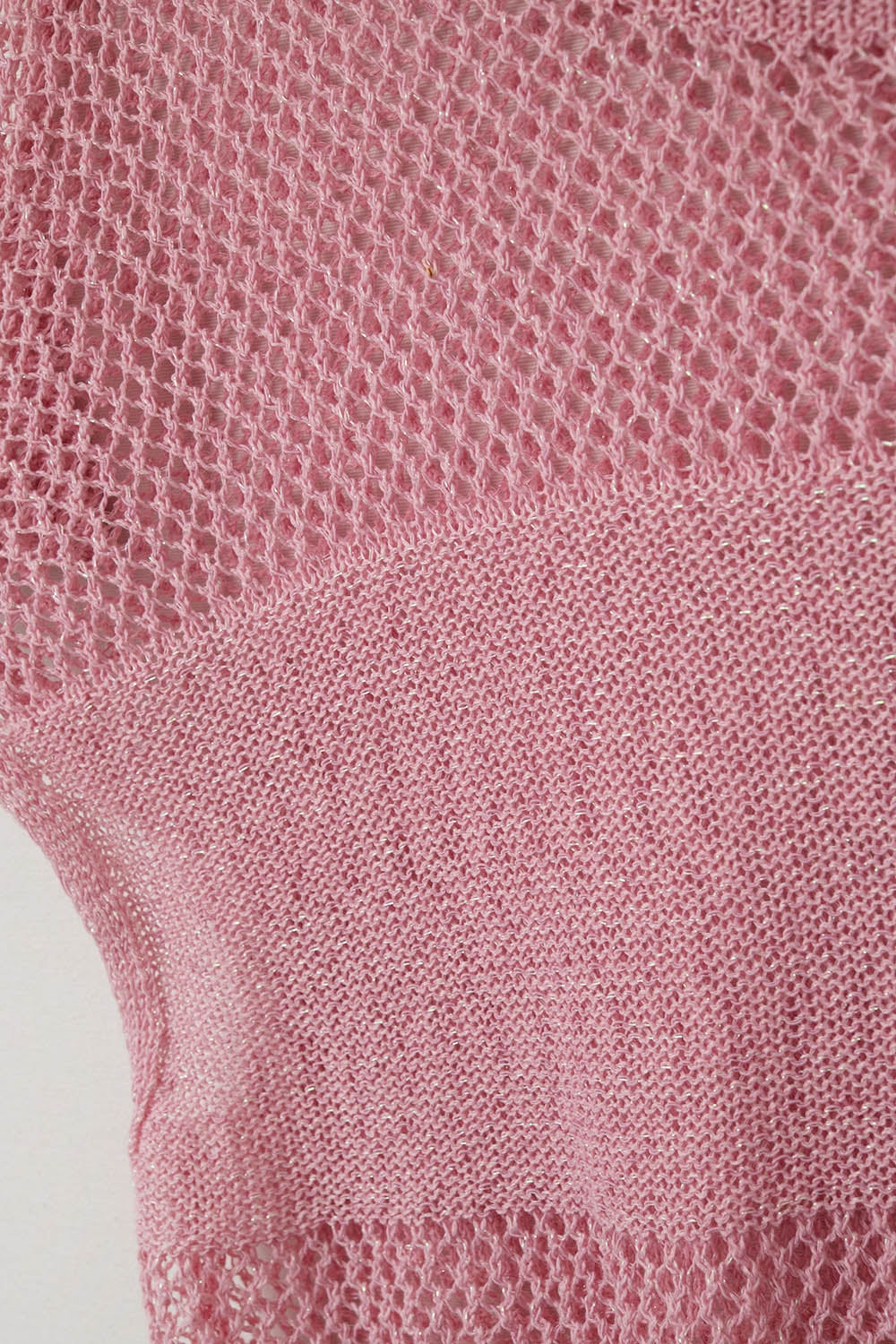 Débardeur en crochet rose à maille ajourée