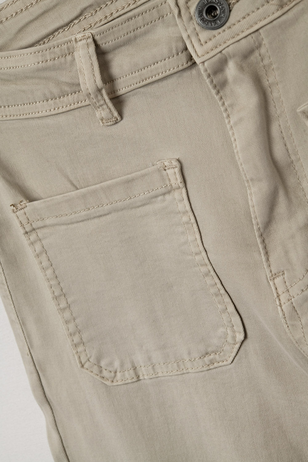 pantalon à jambes larges avec poches avant en beige
