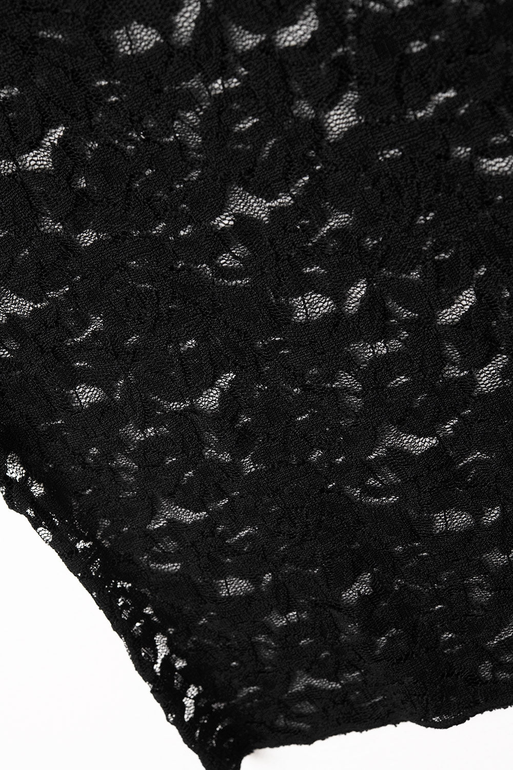 T-shirt romantique en dentelle avec manches capuchon en noir