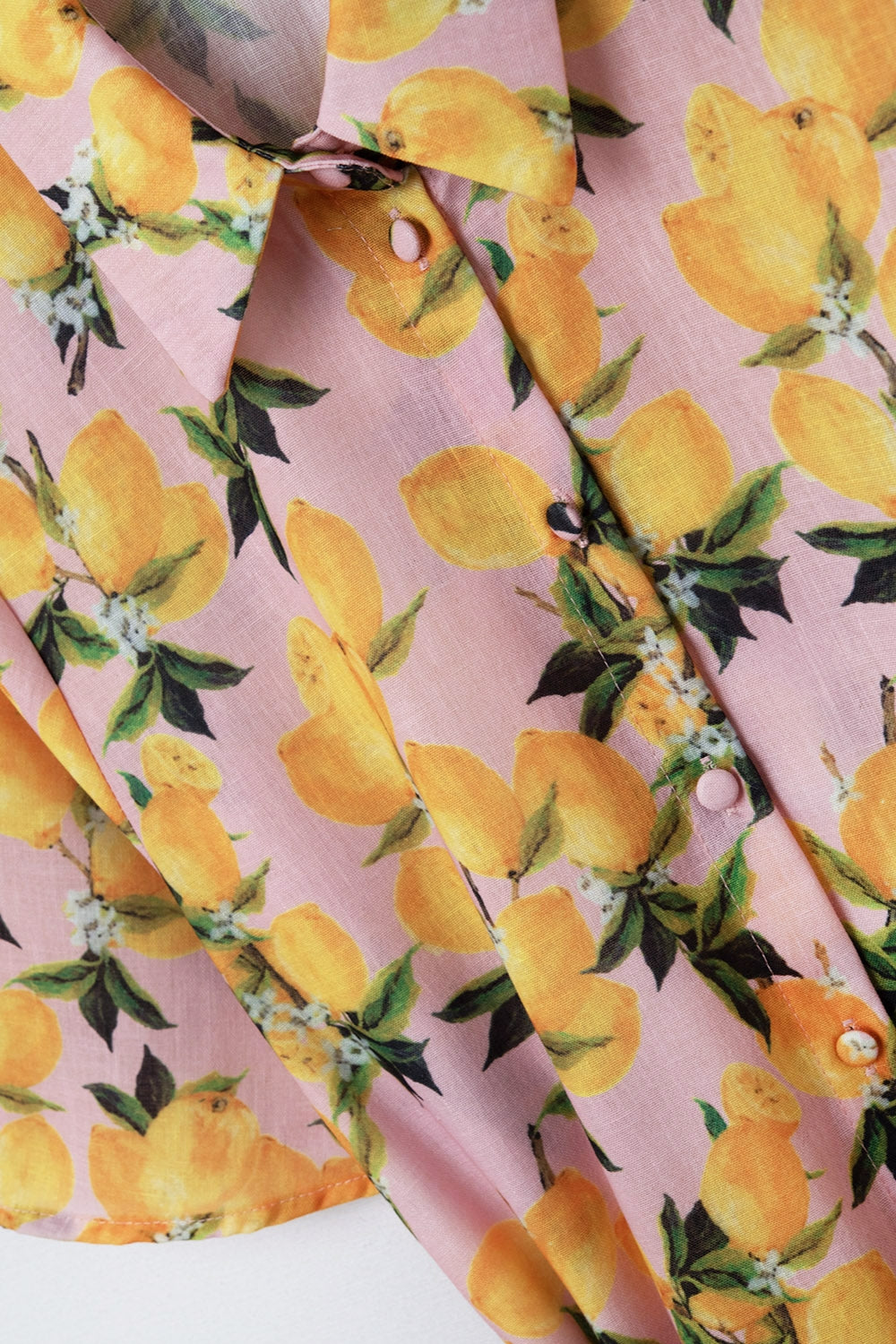 Robe romantique avec ceinture imprimé citron et manches courtes en rose