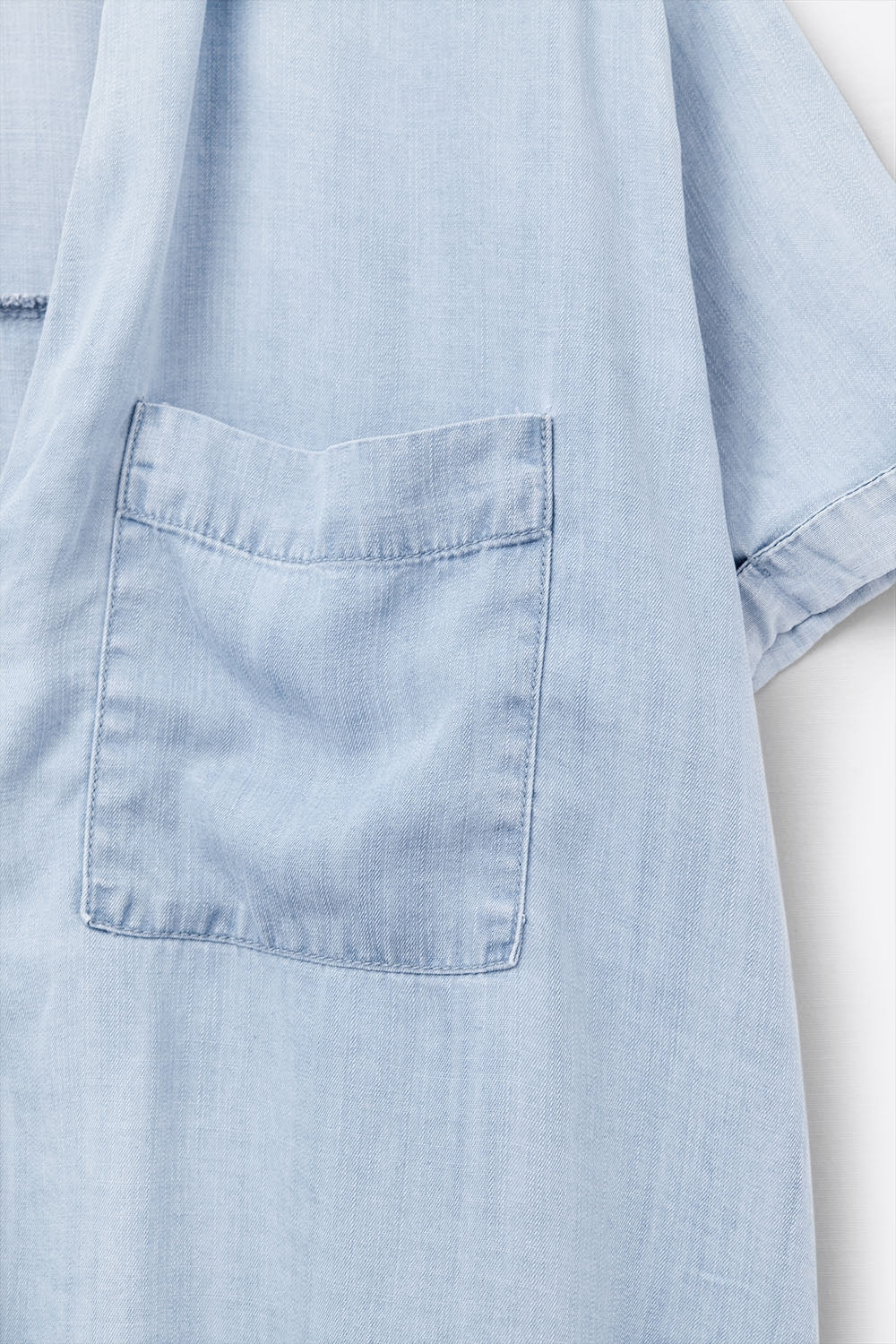 Chemise à manches courtes en tencel avec poche poitrine en bleu