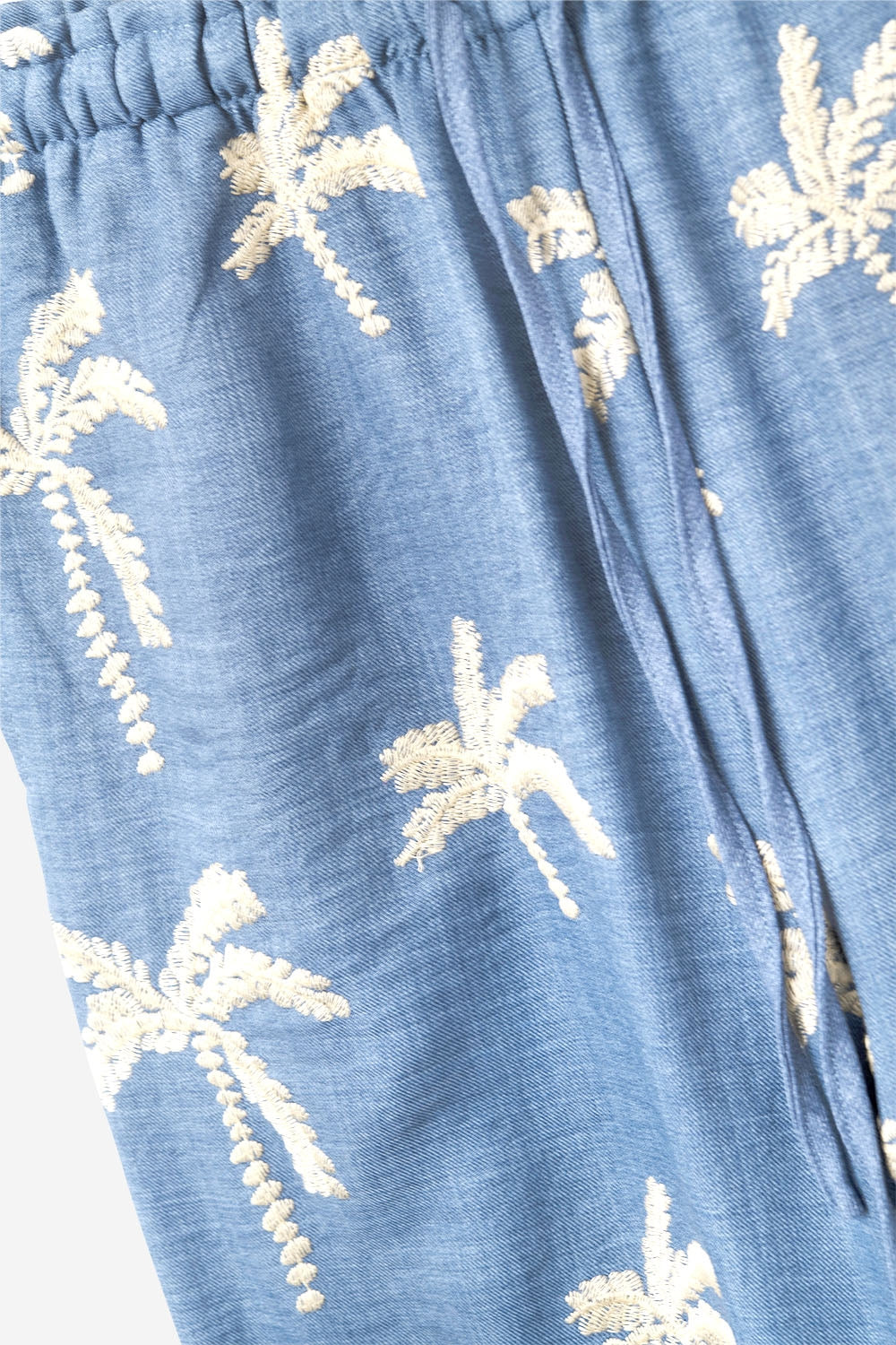 Pantalon large bleu avec broderie de palmier beige