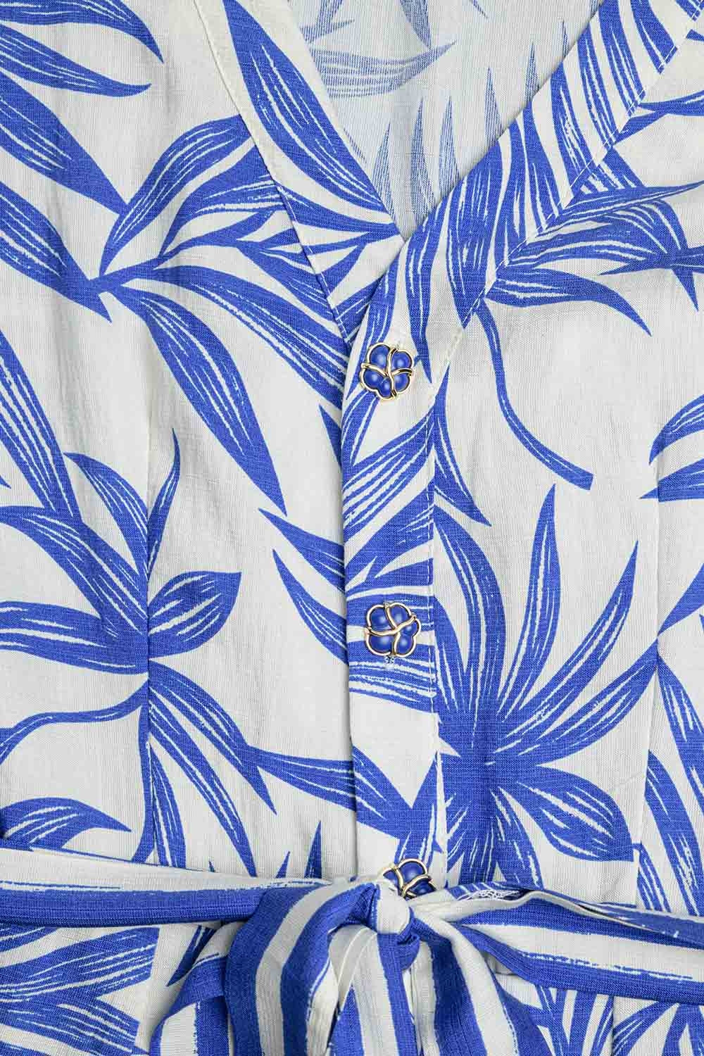 Combinaison à manches courtes motif tropical en bleu et blanc