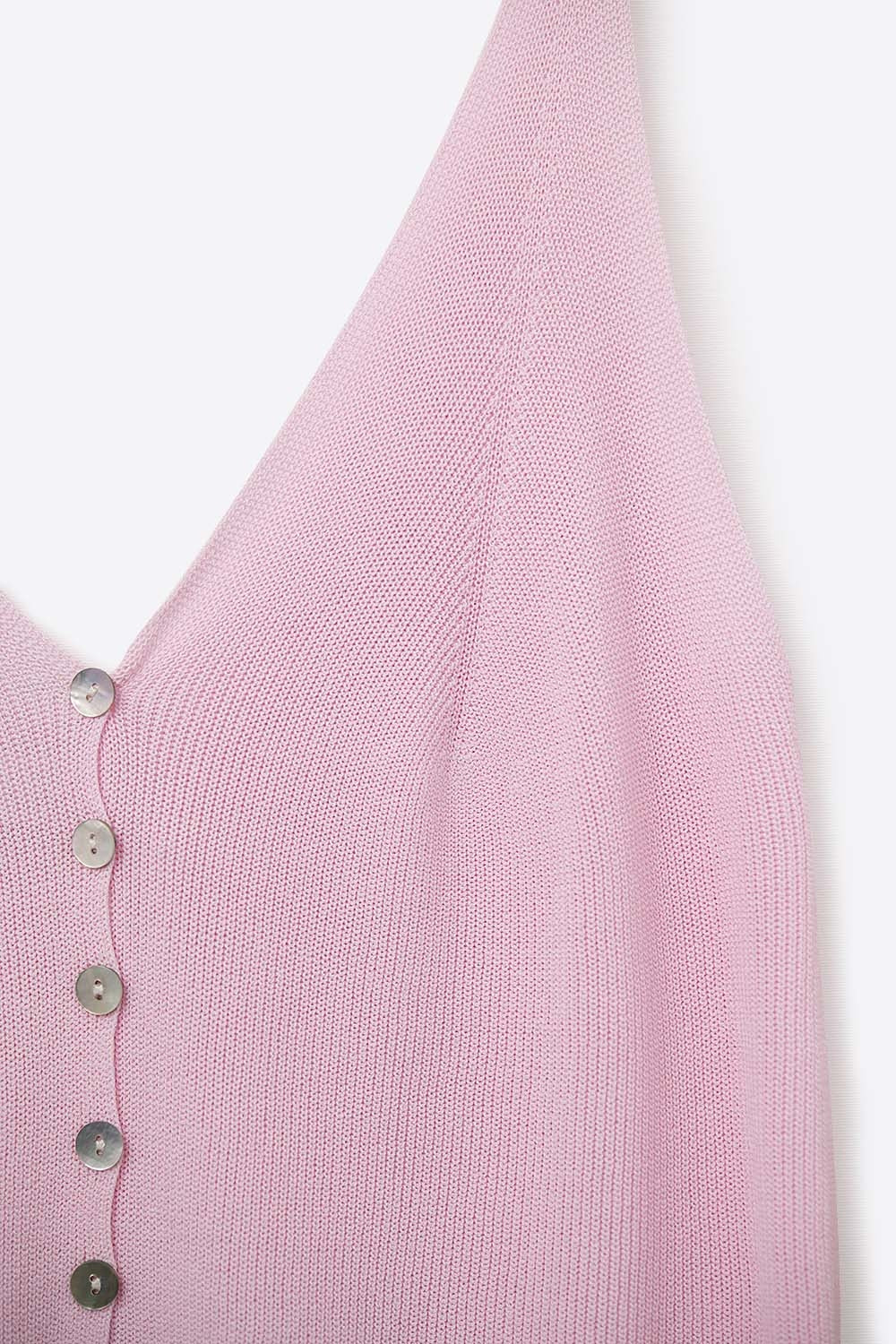 Top court boutonné en tricot rose bébé