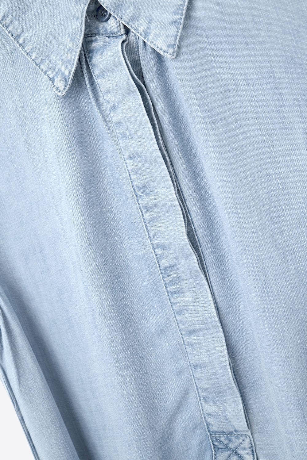 Robe chemise sans manches en tissu tencel en bleu