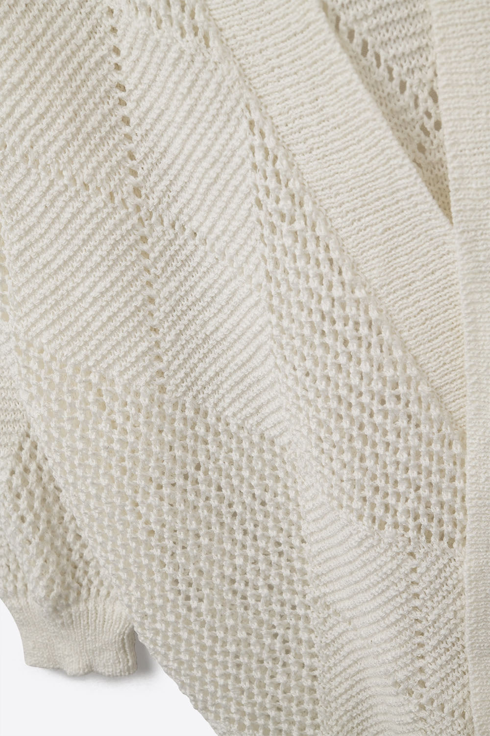 Cardigan drapé crème avec motif au crochet