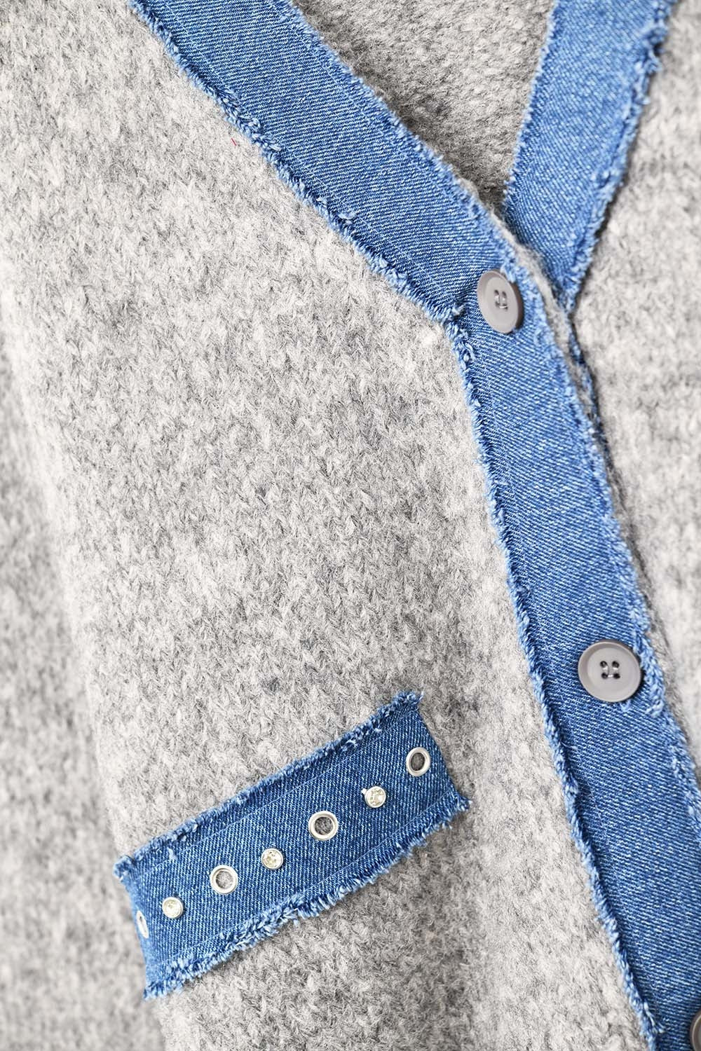 cardigan gris avec détails en tissu denim