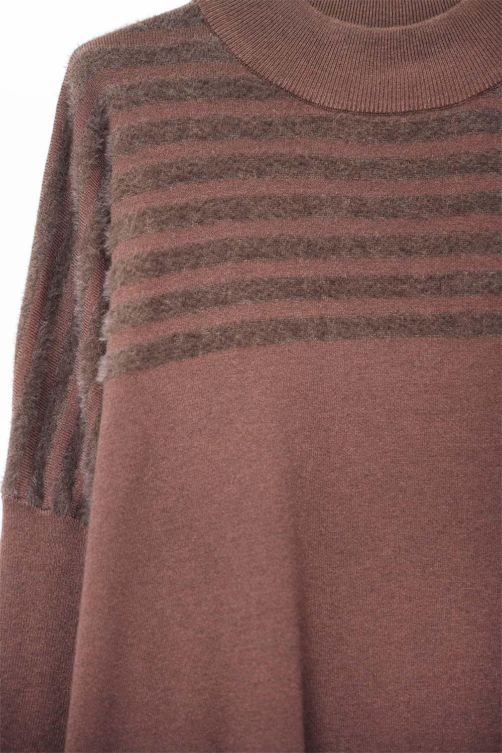 Pull en tricot marron à rayures duveteuses