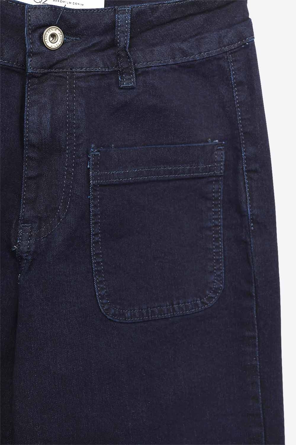Jean droit marine avec pochettes en bleu profond