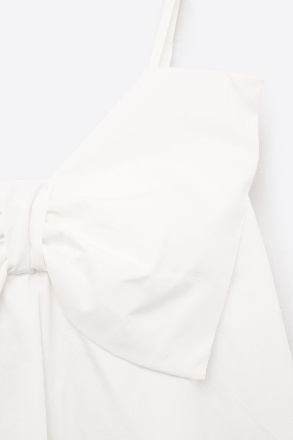 Mini robe en popeline blanche avec un gros nœud