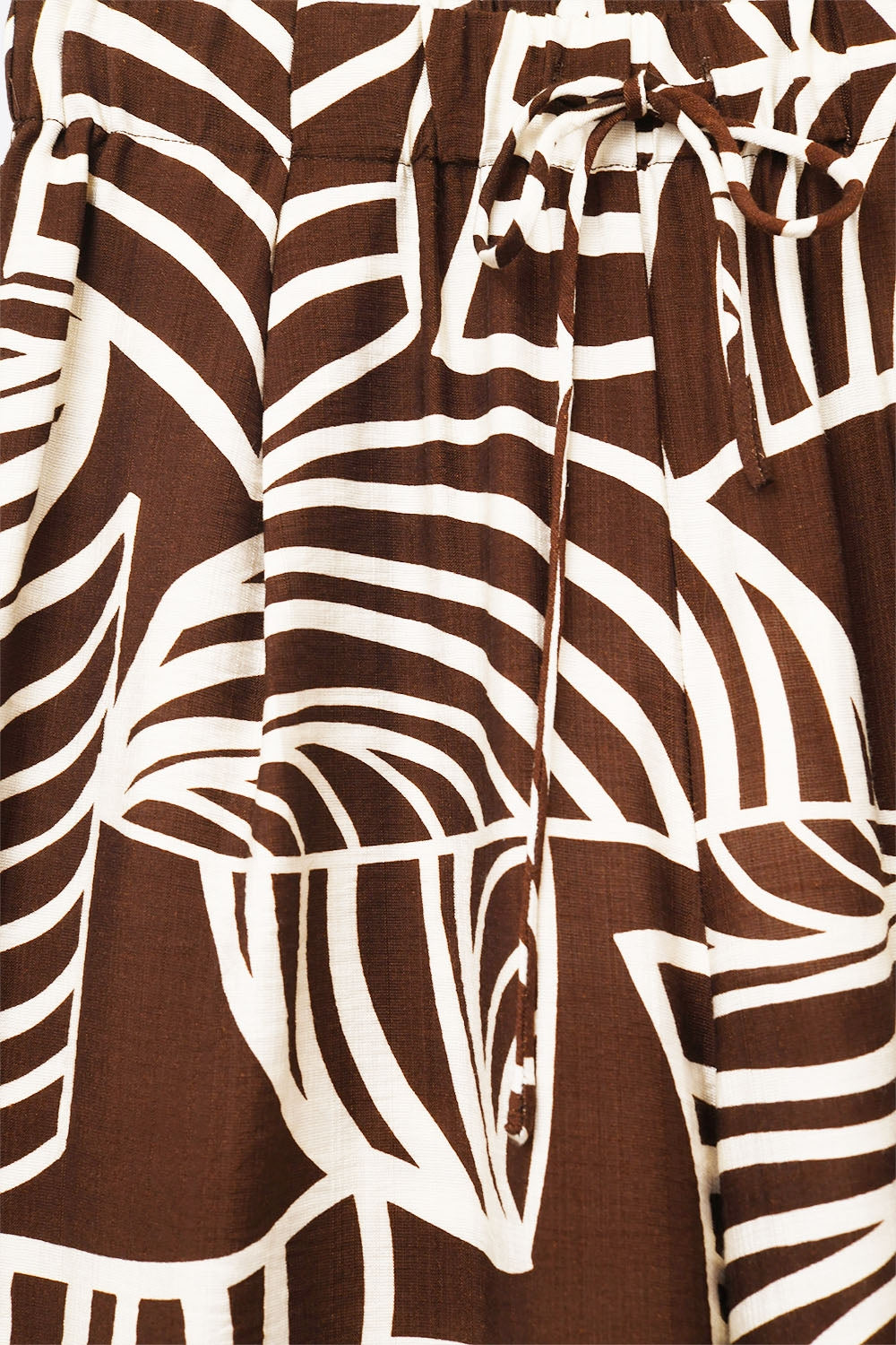 Pantalon large marron avec imprimé feuilles blanches