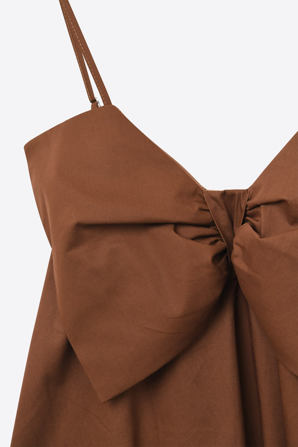 Mini robe en popeline marron avec un gros nœud