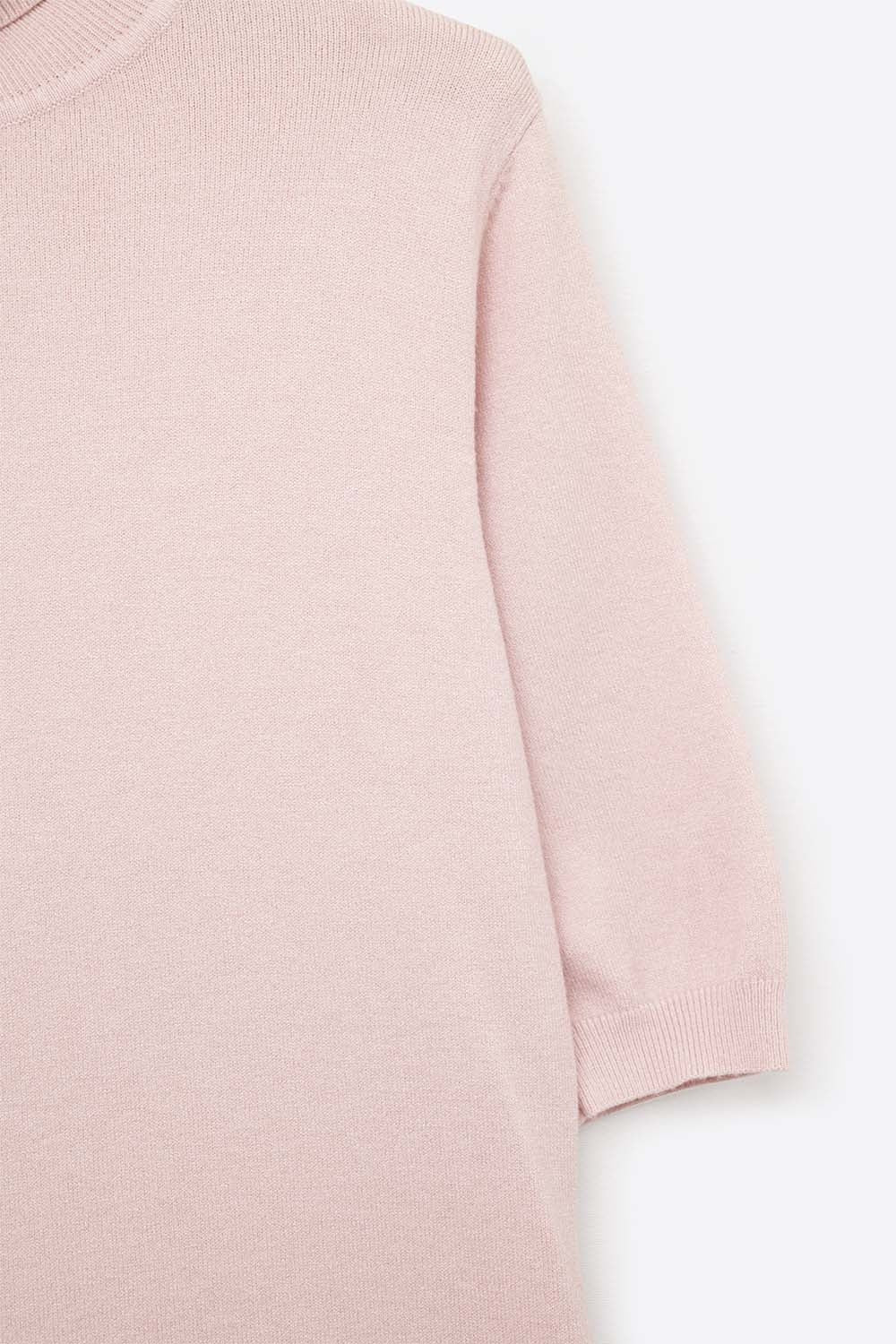 Pull en maille fine rose avec col montant et manches coudées
