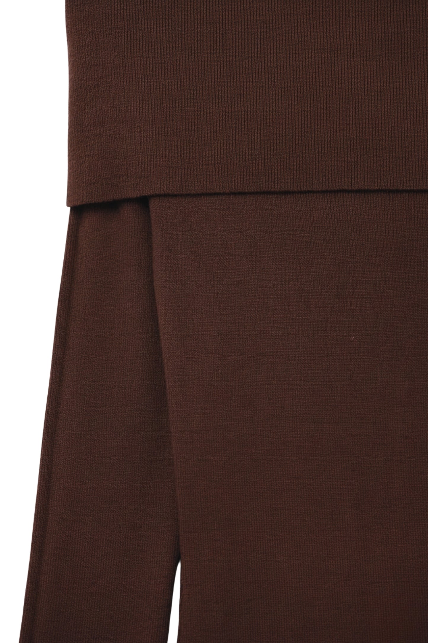 Robe longue à larges bretelles en tricot marron