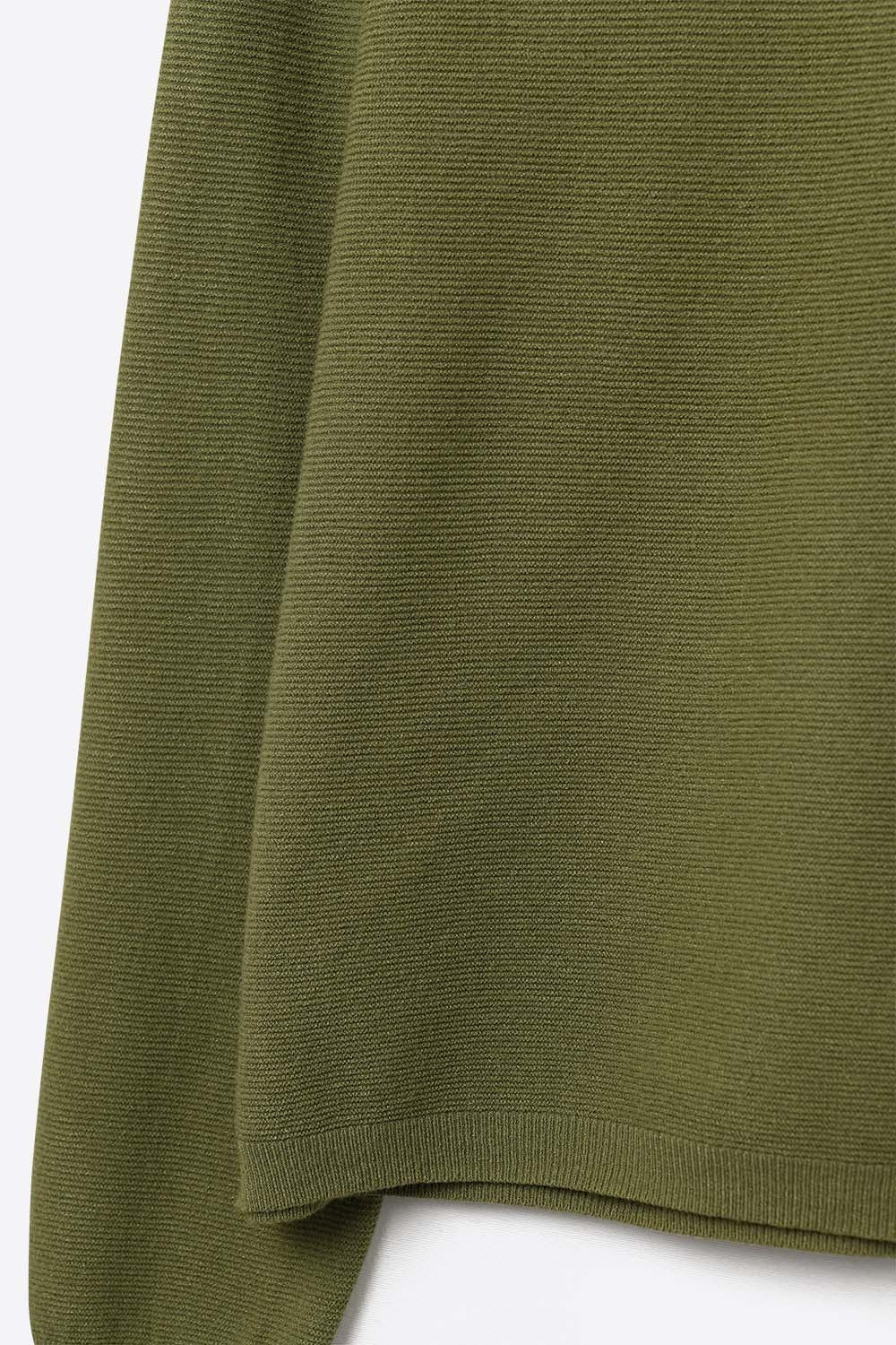kaki Pull à col en V en maille fine avec texture linéaire subtile