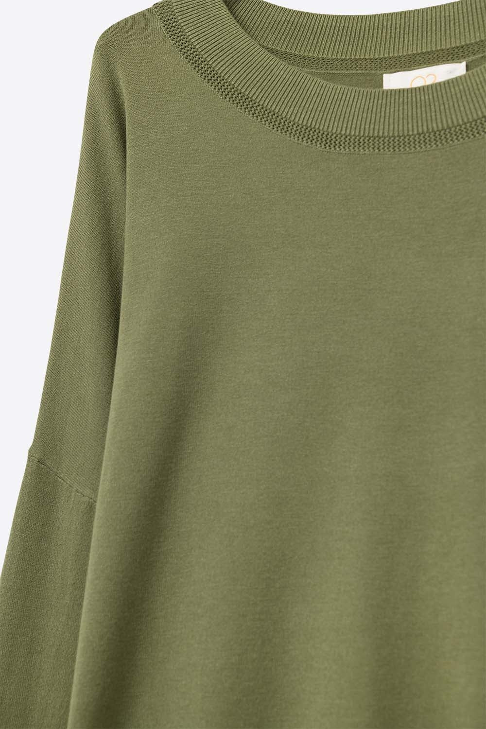 Pull en tricot kaki avec col en maille