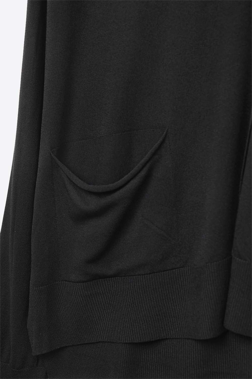 Cardigan en maille fine avec poches sur le devant en noir