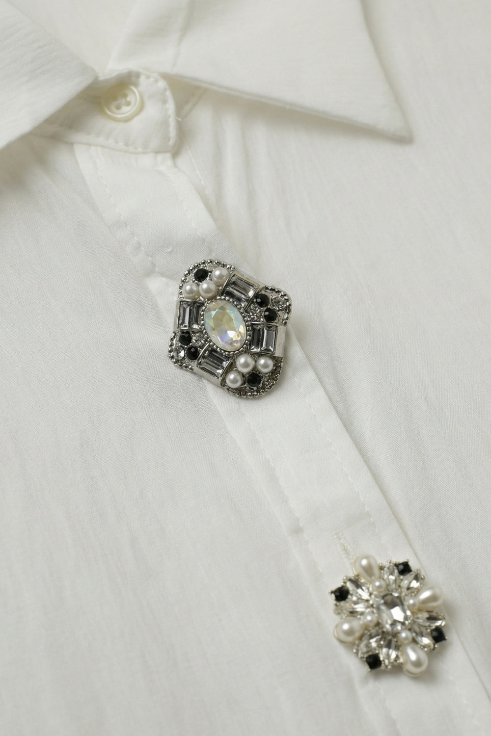 Blouse blanche ornée à boutons en tissu tencel