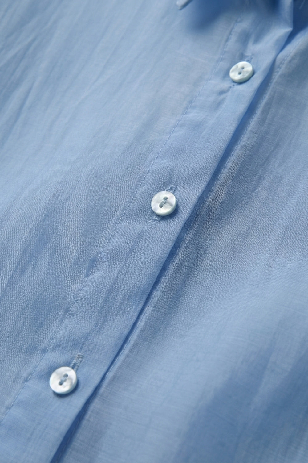 Chemise boutonnée bleu ciel à coupe décontractée
