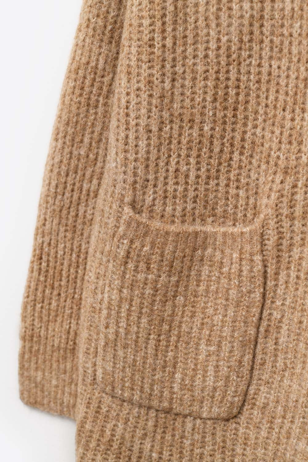 Long cardigan côtelé avec poches et capuche en camel