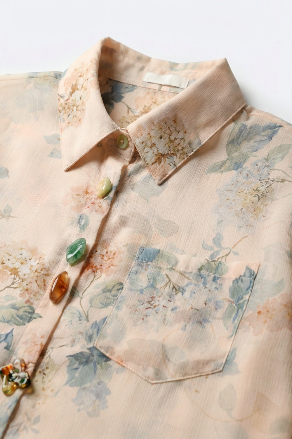 Blouse transparente boutonnée à imprimé floral beige