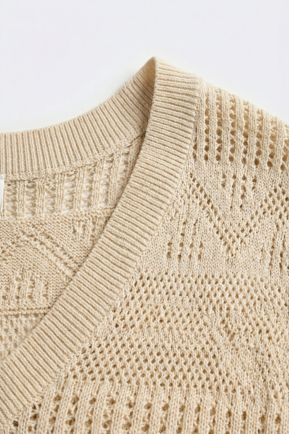 Haut pull en maille beige à col en V et manches courtes cap sleeve