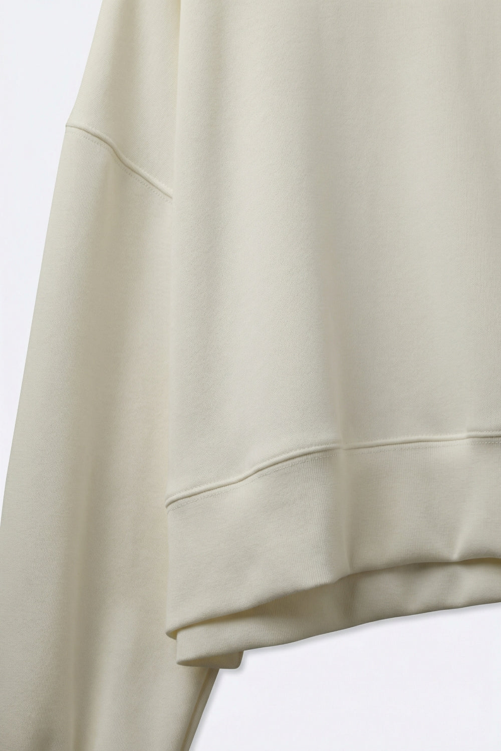 Sweatshirt basique à col ras du cou et épaules tombantes en crème