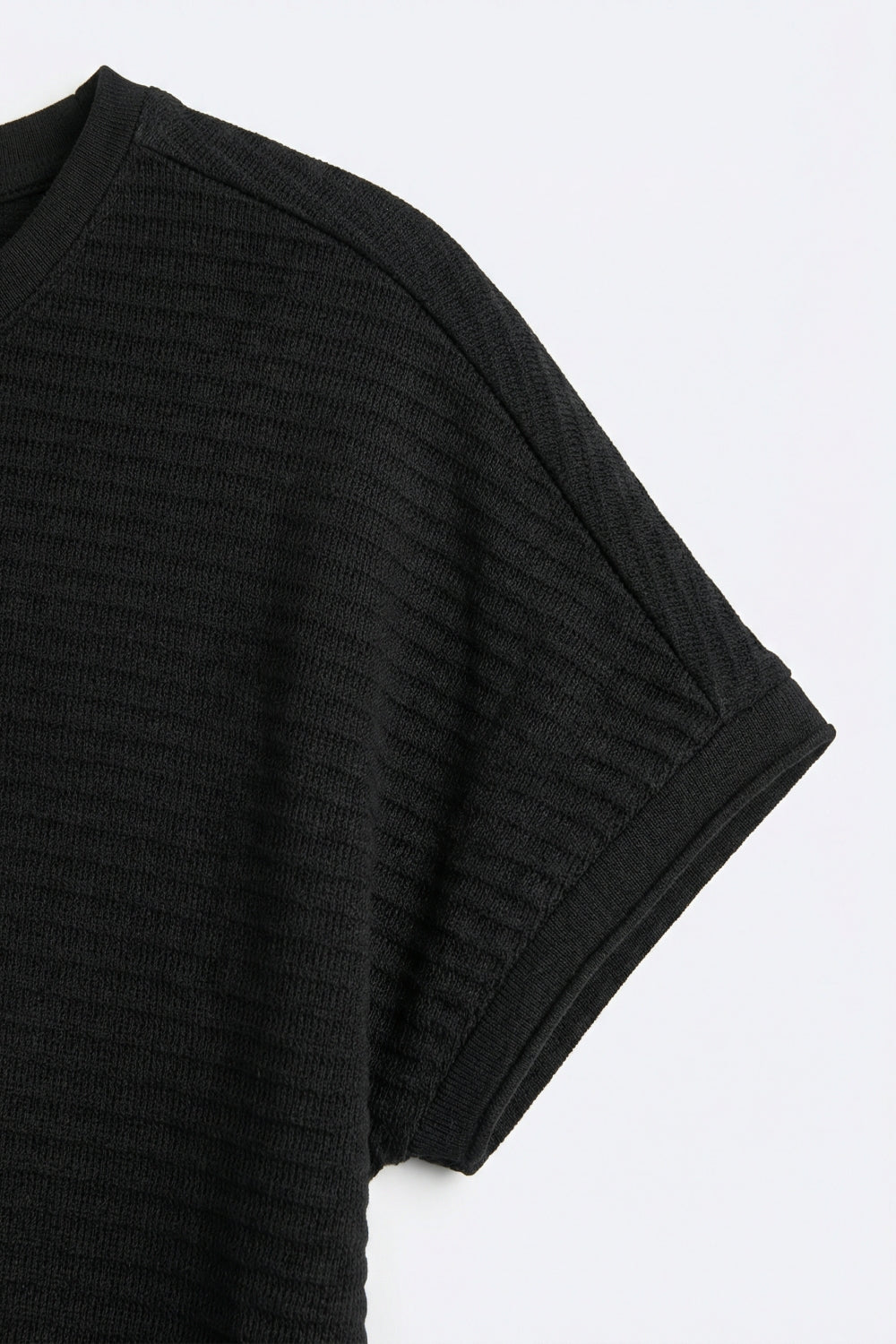 Pull en maille côtelée texturée noire à manches courtes