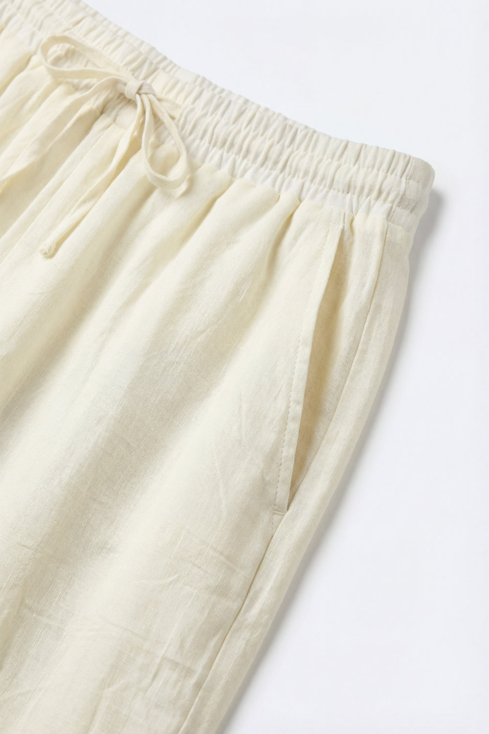 Pantalon large à taille élastique léger et froissé de couleur crème