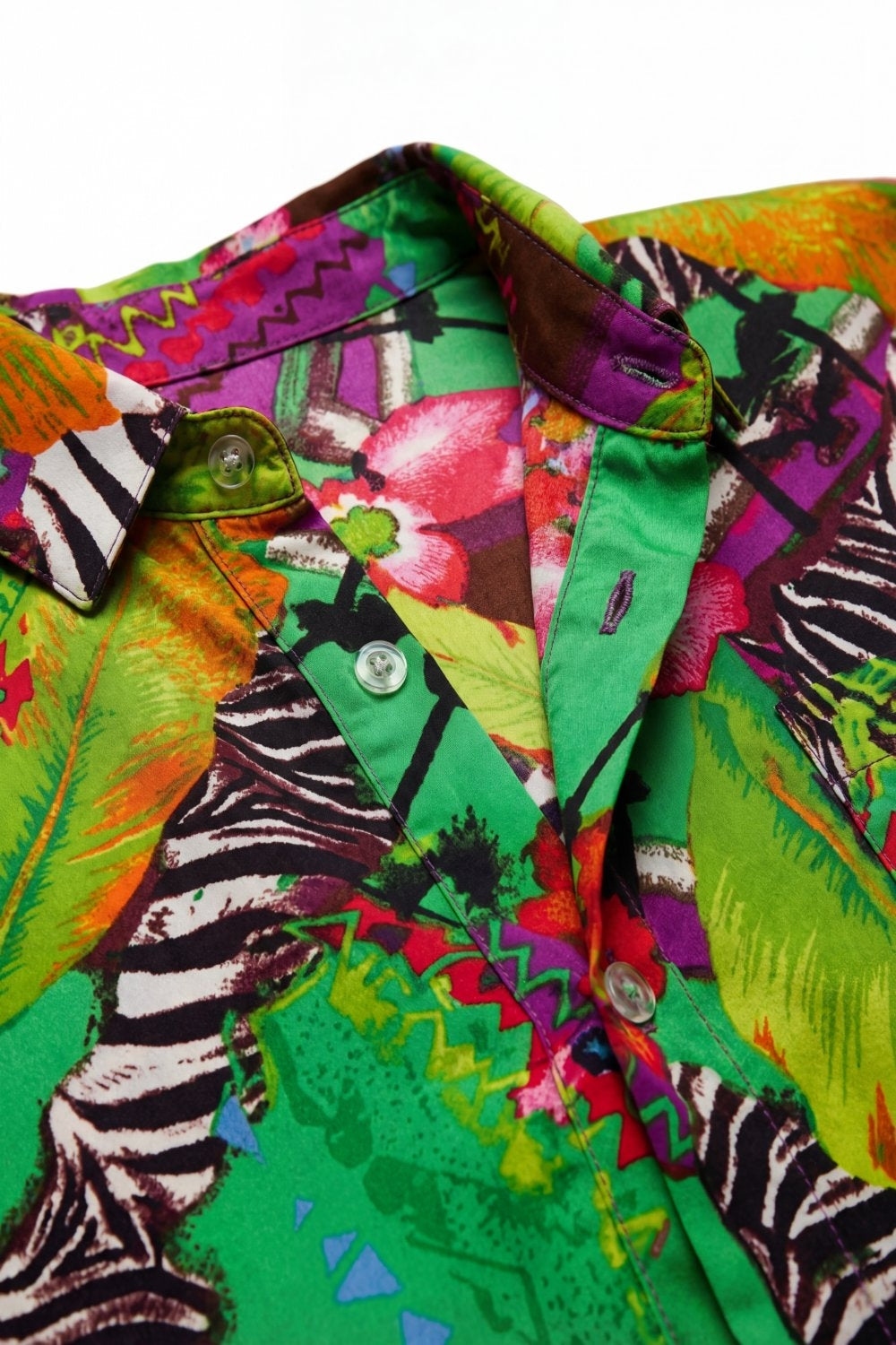 Chemise à imprimé tropical vibrant multi-vert à boutons en tissu satin