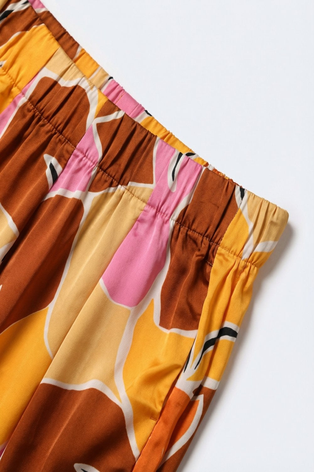 Pantalon large à imprimé tropical dans des tons orange chaud