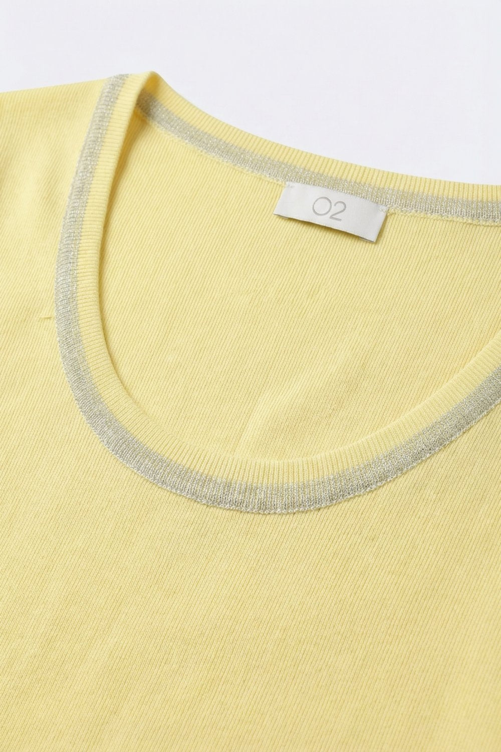 Pull jaune à col rond en tricot côtelé avec garniture en lurex brillant