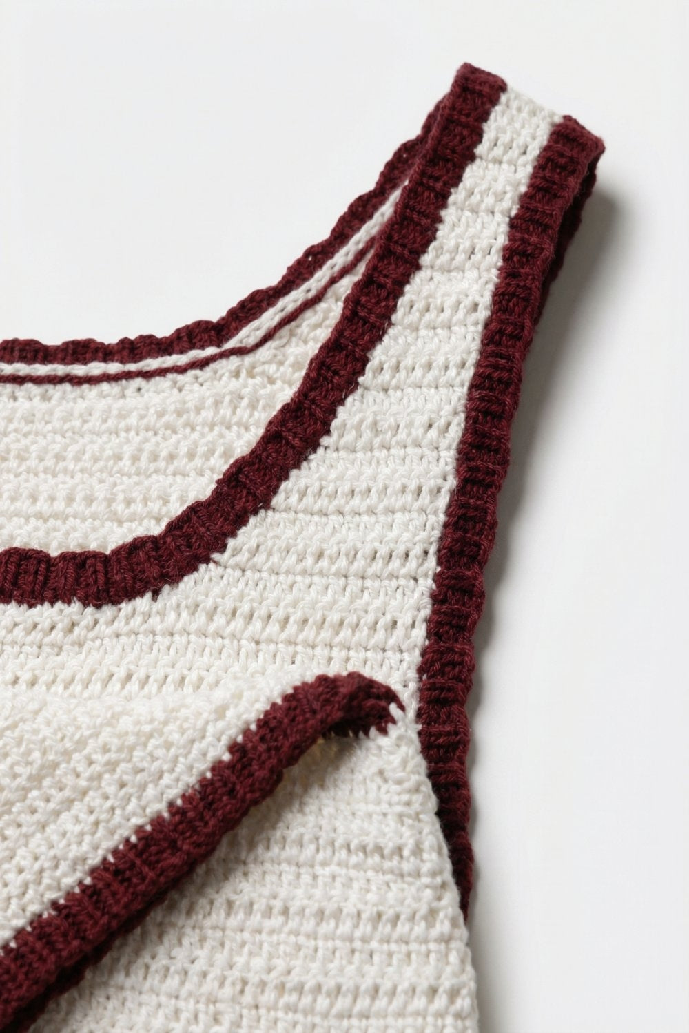 Débardeur en Crochet Crème avec Bordure Bordeaux