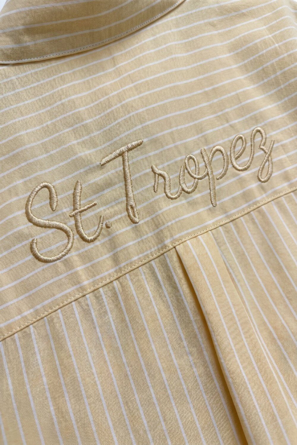 Chemise à rayures jaunes avec broderie St. Tropez
