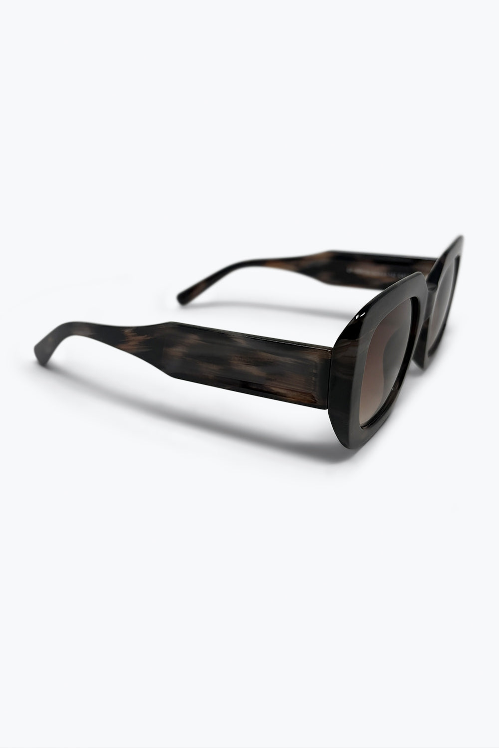 Lunettes de soleil carrées larges en acétate écaille de tortue noir