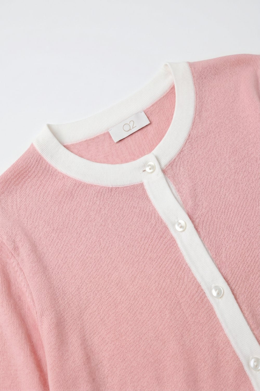 Cardigan en maille fine avec bordure contrastante couleur vieux rose