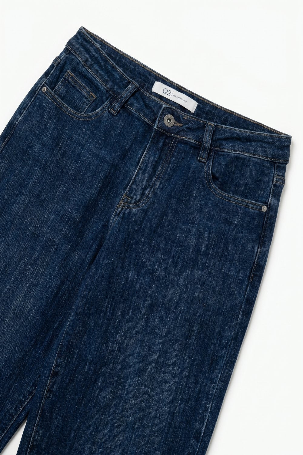 Jean mom bleu foncé avec jambe large et longueur cheville