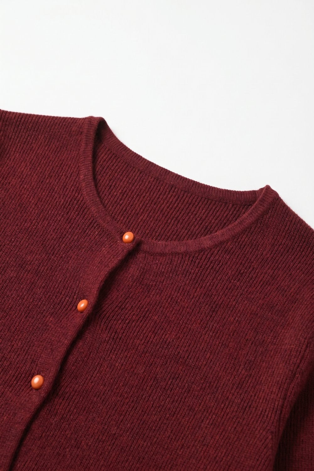 Cardigan coupe régulière à col rond et boutons sur le devant en tricot fin bordeaux