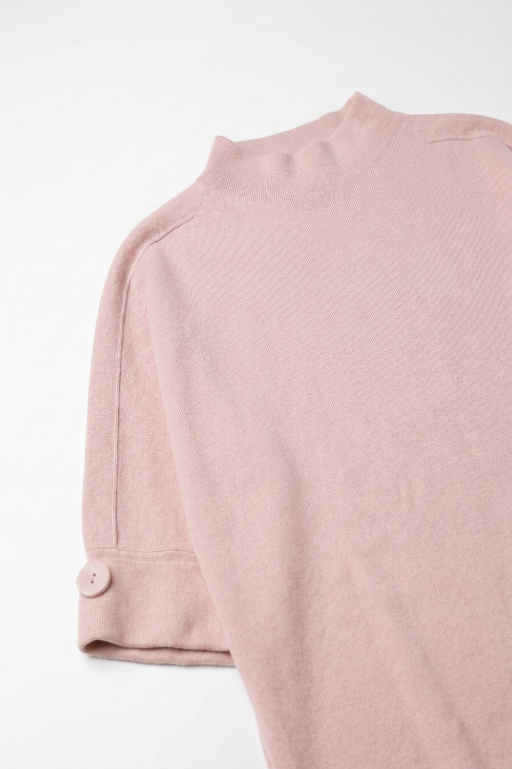 Pull en maille rose avec détails de boutons
