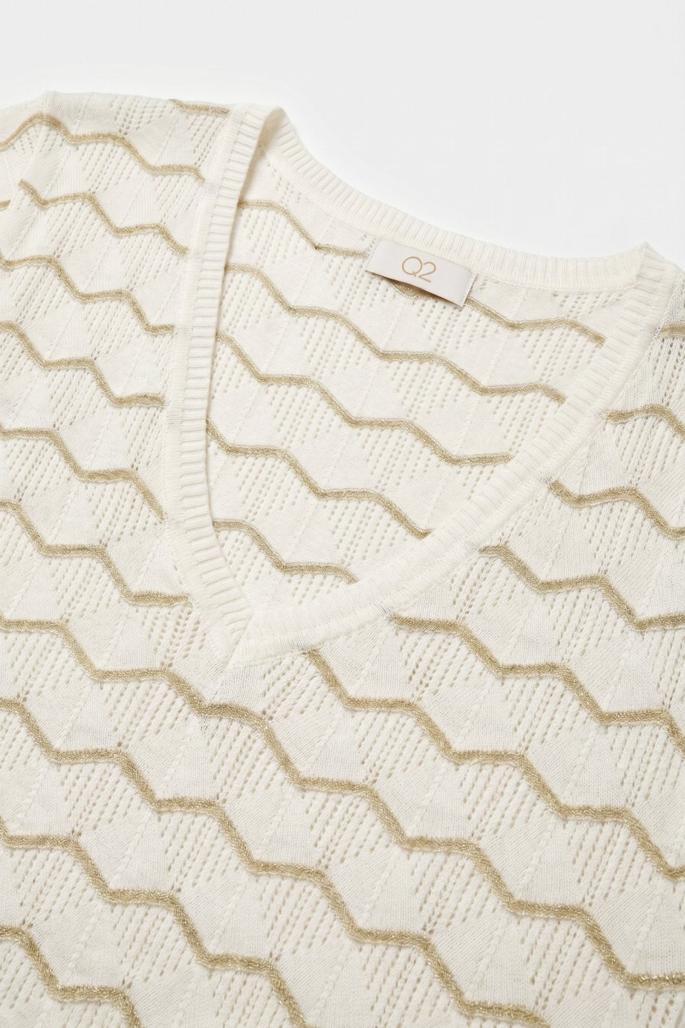 Pull à manches courtes ajusté régulier avec col en V en maille géométrique blanc