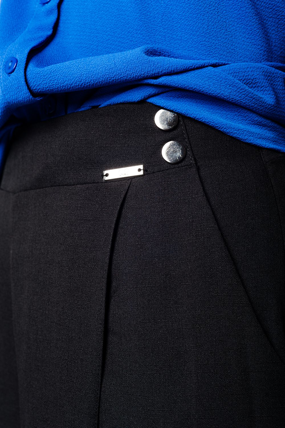Jupe culotte noire avec boutons argentés