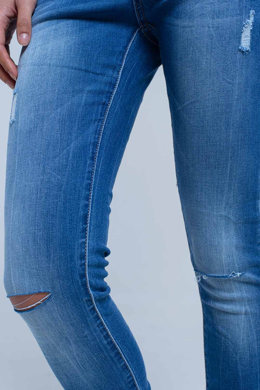 Jean skinny avec déchirures au genou