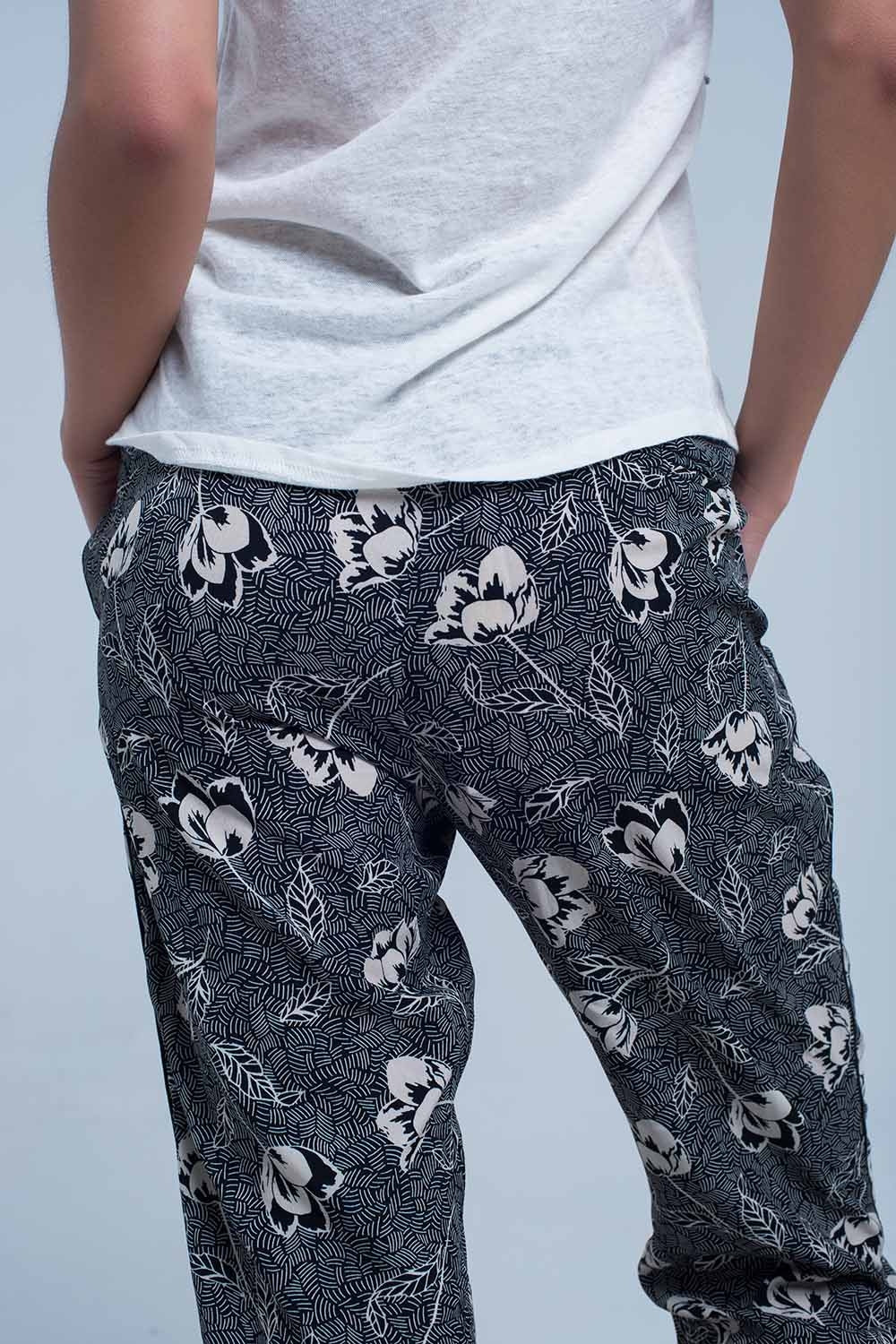 Pantalon noir à imprimé floral