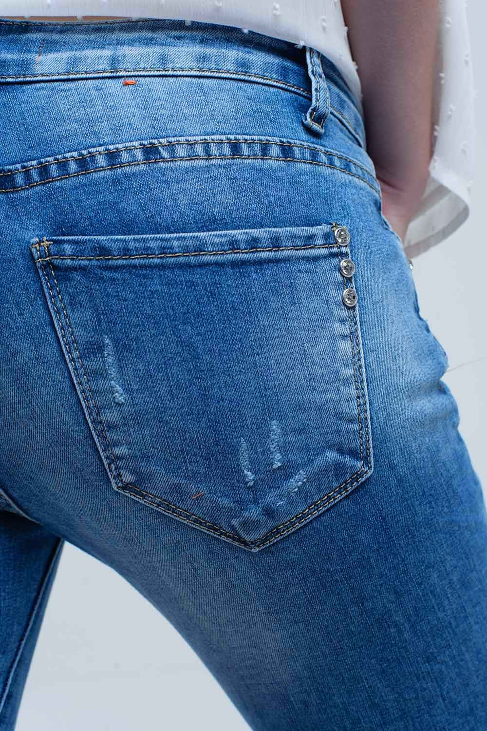 Jeans skinny à lavage moyen avec déchirures